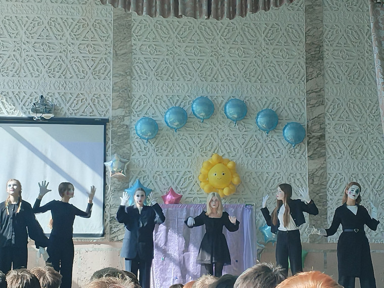 Школьный спектакль «Дневник домового».